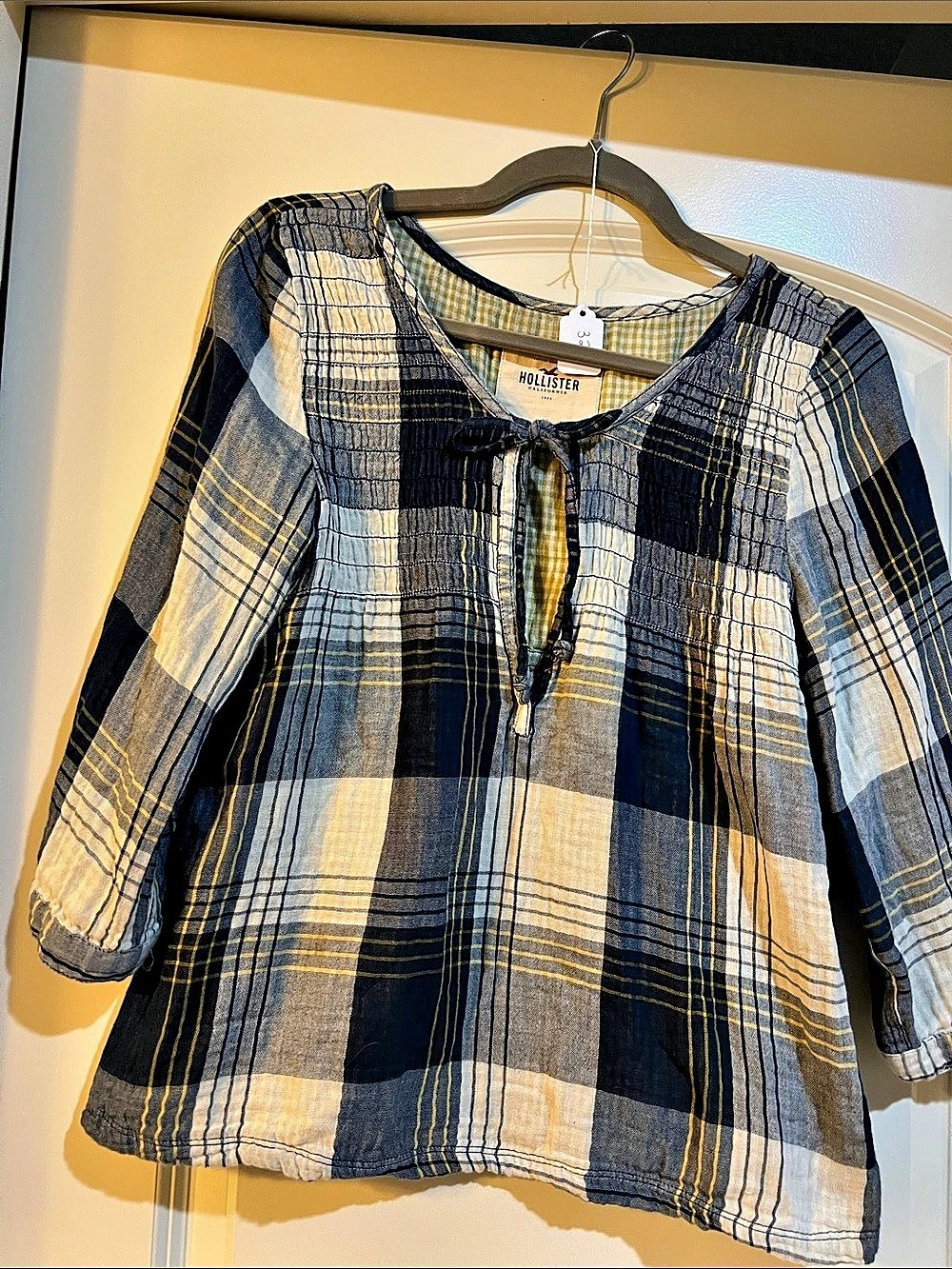 Hollister M Plaid Peasant Blouse in Blue & cream C032